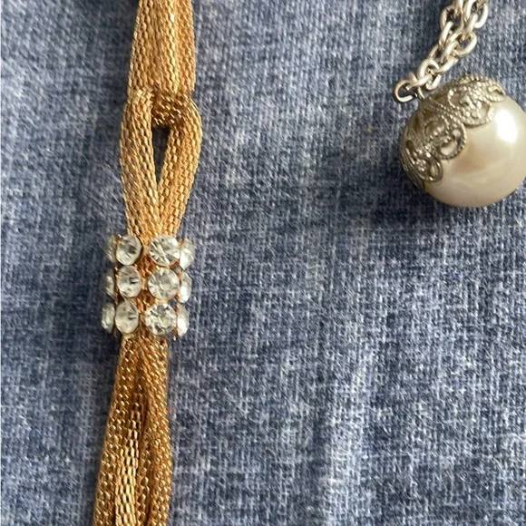 Floral Medallion Pendant Necklace - Women Jewelry - Picture 6 of 6